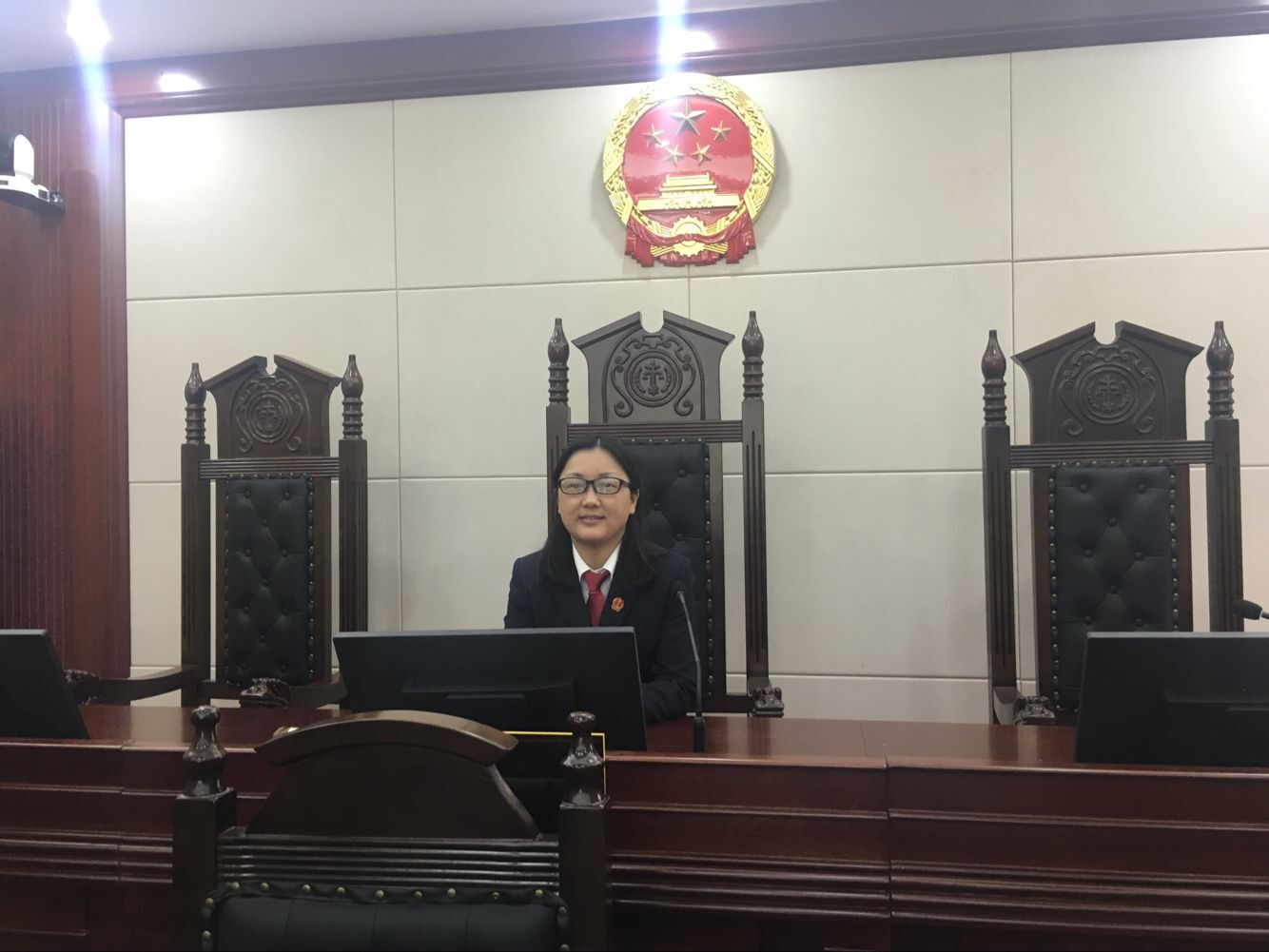 在工作中的杨春桃.jpg 在工作中的杨春桃.jpg